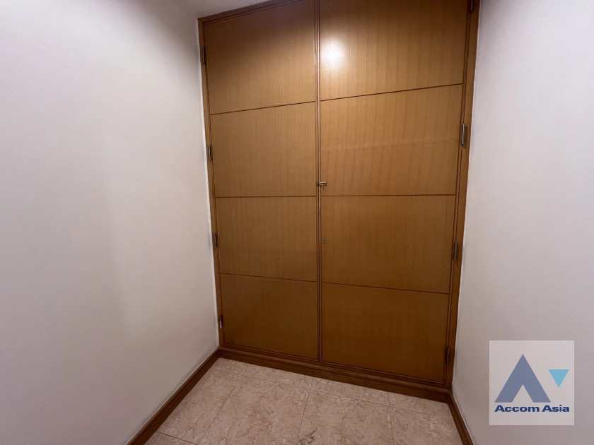 16  3 br Apartment for rent and sale in Sathorn ,Bangkok MRT Lumphini at Cozy and Convenient Apartment Near Garden Intl AA44624