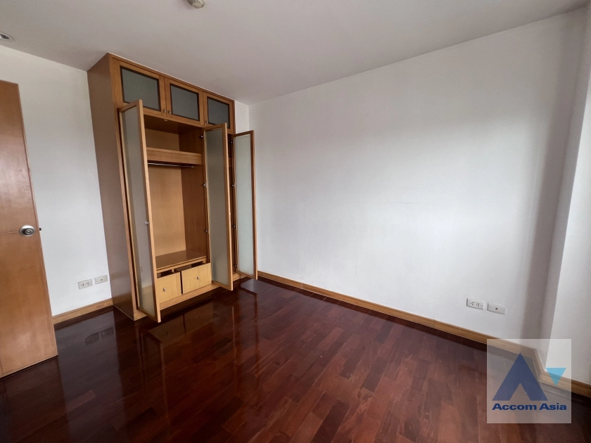 13  3 br Apartment for rent and sale in Sathorn ,Bangkok MRT Lumphini at Cozy and Convenient Apartment Near Garden Intl AA44624