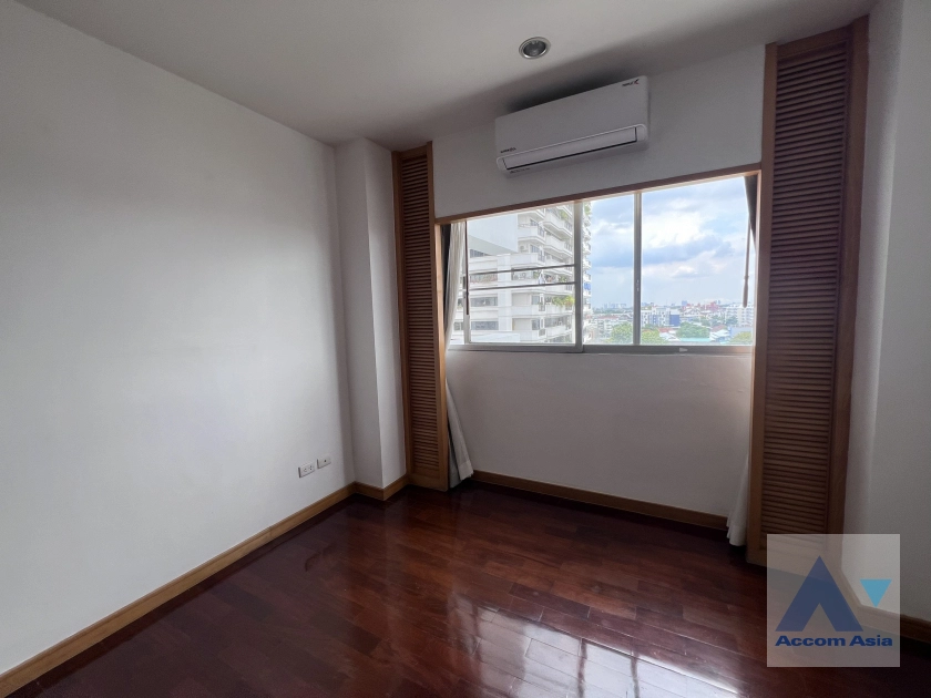 14  3 br Apartment for rent and sale in Sathorn ,Bangkok MRT Lumphini at Cozy and Convenient Apartment Near Garden Intl AA44624