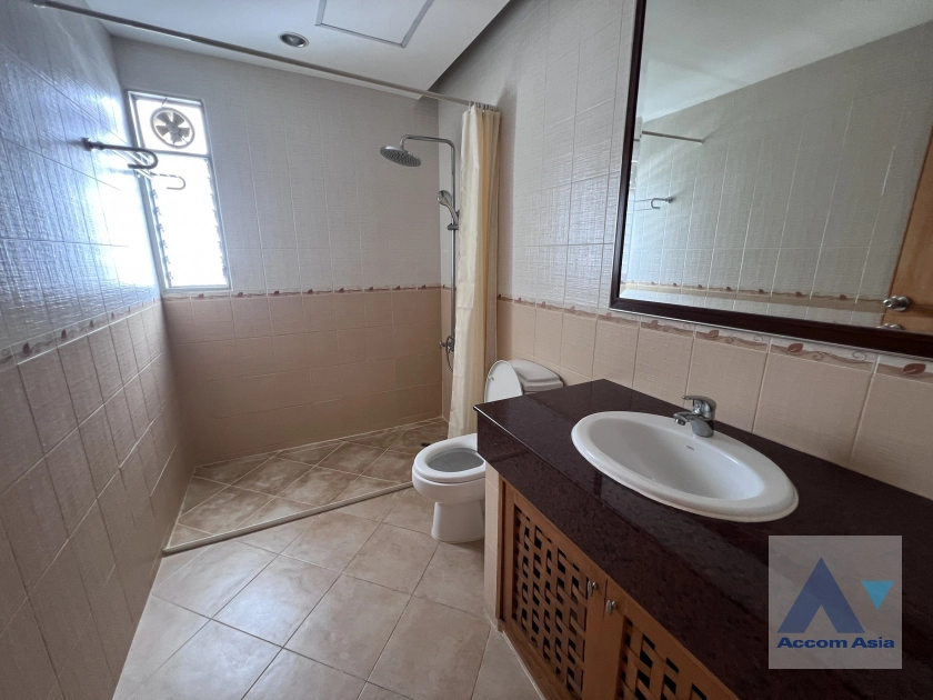 21  3 br Apartment for rent and sale in Sathorn ,Bangkok MRT Lumphini at Cozy and Convenient Apartment Near Garden Intl AA44624