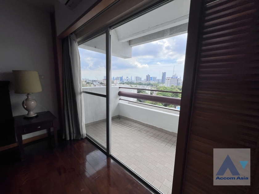 15  3 br Apartment for rent and sale in Sathorn ,Bangkok MRT Lumphini at Cozy and Convenient Apartment Near Garden Intl AA44624