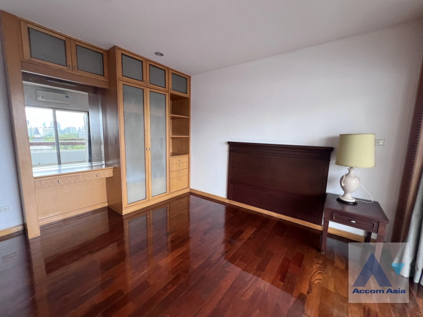 12  3 br Apartment for rent and sale in Sathorn ,Bangkok MRT Lumphini at Cozy and Convenient Apartment Near Garden Intl AA44624