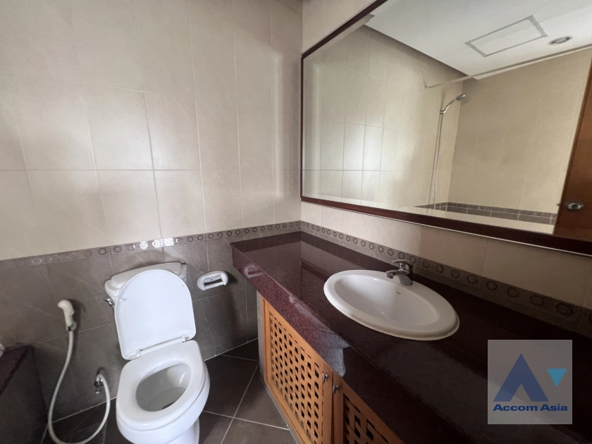 19  3 br Apartment for rent and sale in Sathorn ,Bangkok MRT Lumphini at Cozy and Convenient Apartment Near Garden Intl AA44624