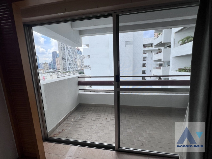 23  3 br Apartment for rent and sale in Sathorn ,Bangkok MRT Lumphini at Cozy and Convenient Apartment Near Garden Intl AA44624