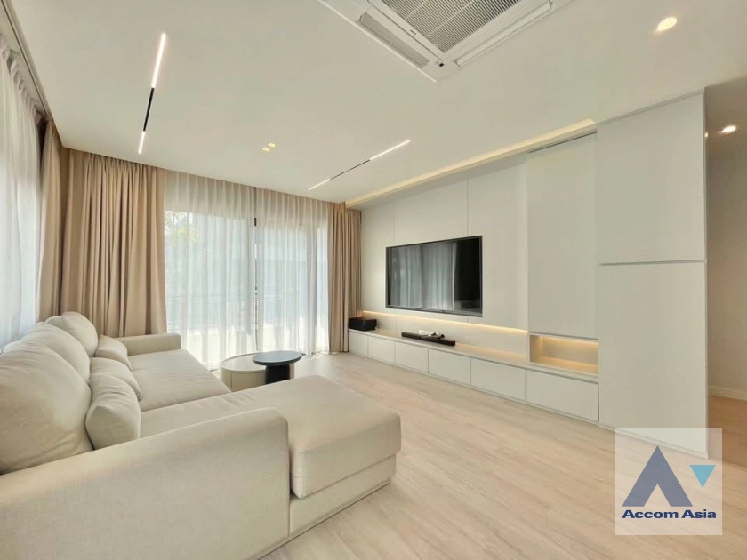 unit 4 Bedrooms  House For Rent & Sale in Samutprakan, Samutprakan  (AA44627)