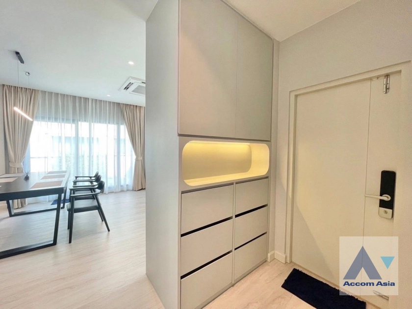 unit 4 Bedrooms  House For Rent & Sale in Samutprakan, Samutprakan  (AA44627)