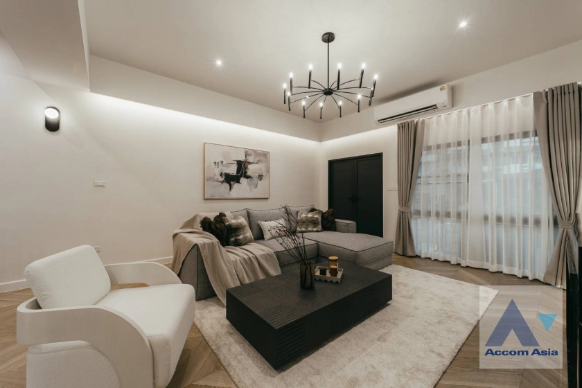  2  5 br Townhouse for rent and sale in Sukhumvit ,Bangkok BTS Phra khanong at Regent 71 AA44628