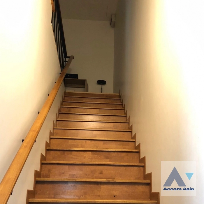 unit 4 Bedrooms  Townhouse For Sale in Sukhumvit, Bangkok  near BTS Punnawithi (AA44632)