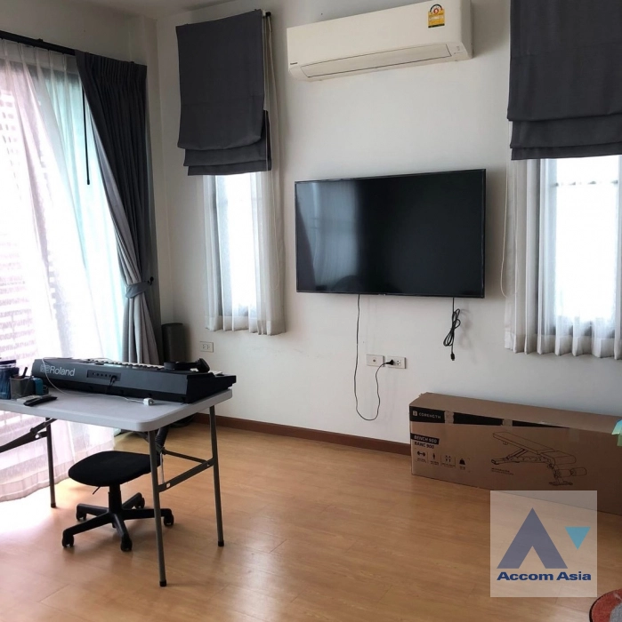 4  4 br Townhouse For Sale in Sukhumvit ,Bangkok BTS Punnawithi AA44632