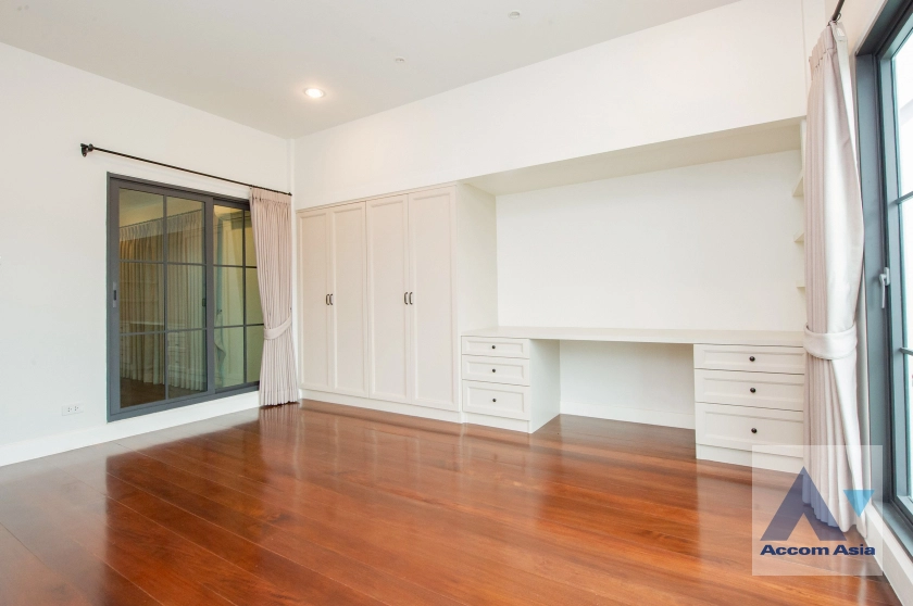 11  4 br House for rent and sale in Pattanakarn ,Bangkok  AA44633