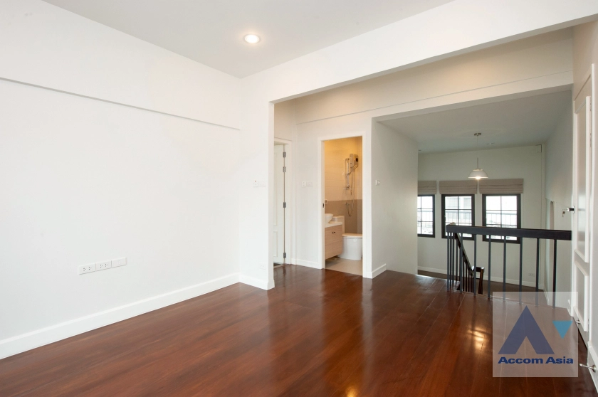 9  4 br House for rent and sale in Pattanakarn ,Bangkok  AA44633