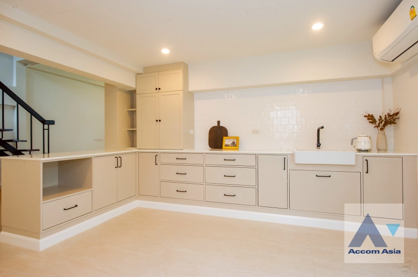 7  4 br House for rent and sale in Pattanakarn ,Bangkok  AA44633