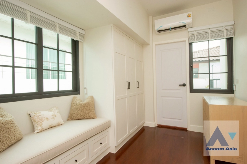 13  4 br House for rent and sale in Pattanakarn ,Bangkok  AA44633