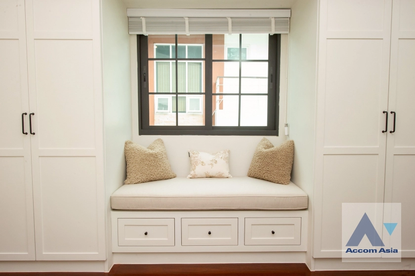 14  4 br House for rent and sale in Pattanakarn ,Bangkok  AA44633