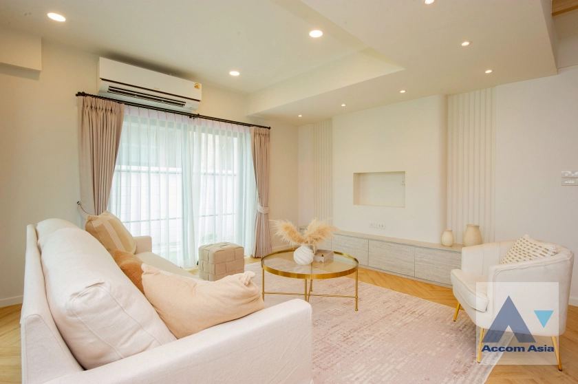 4  4 br House for rent and sale in Pattanakarn ,Bangkok  AA44633