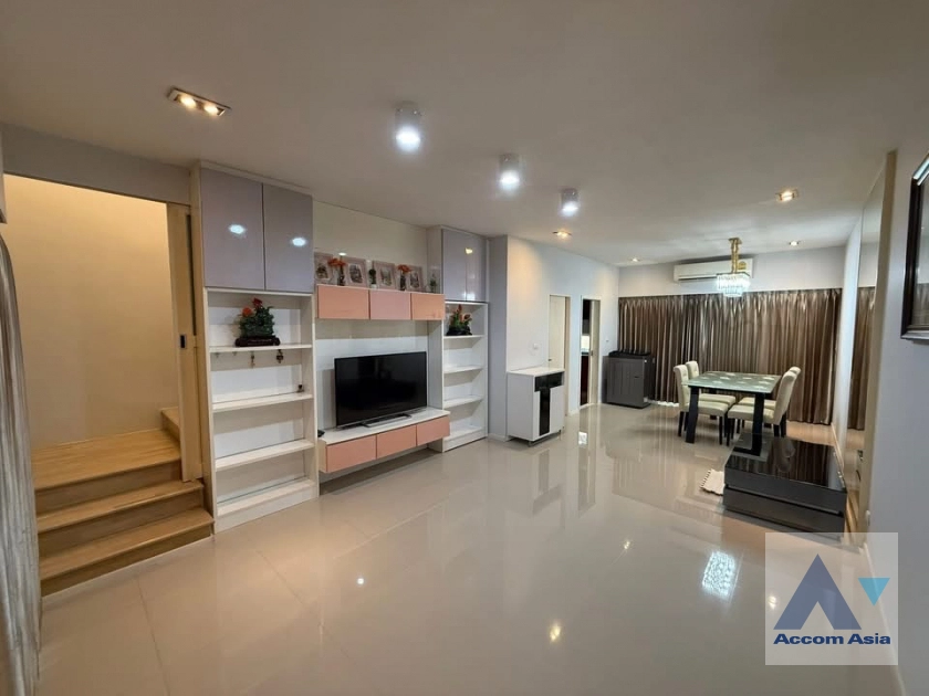 unit 3 Bedrooms  House For Rent in Pattanakarn, Bangkok  near BTS On Nut (AA44635)