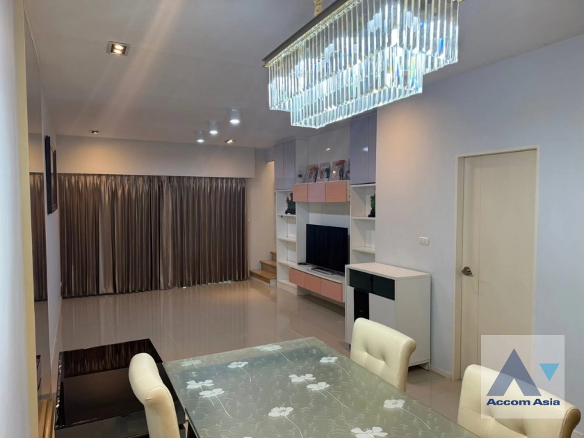 unit 3 Bedrooms  House For Rent in Pattanakarn, Bangkok  near BTS On Nut (AA44635)