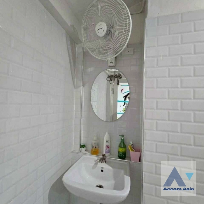 16  3 br Building for rent and sale in Silom ,Bangkok MRT Sam Yan AA44637