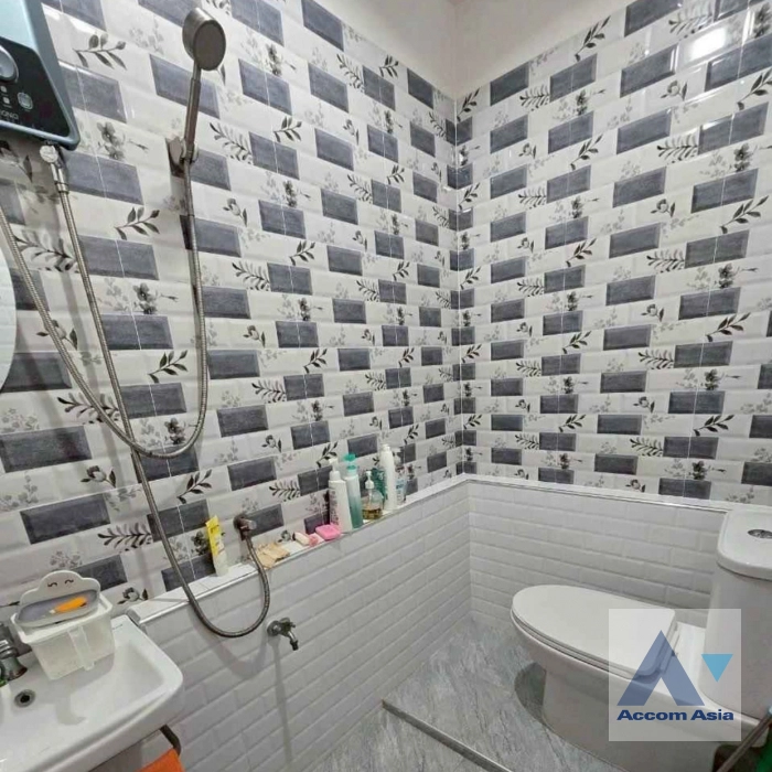 14  3 br Building for rent and sale in Silom ,Bangkok MRT Sam Yan AA44637