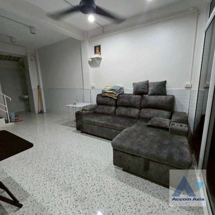 unit 3 Bedrooms  Building For Rent & Sale in Silom, Bangkok  near MRT Sam Yan (AA44637)