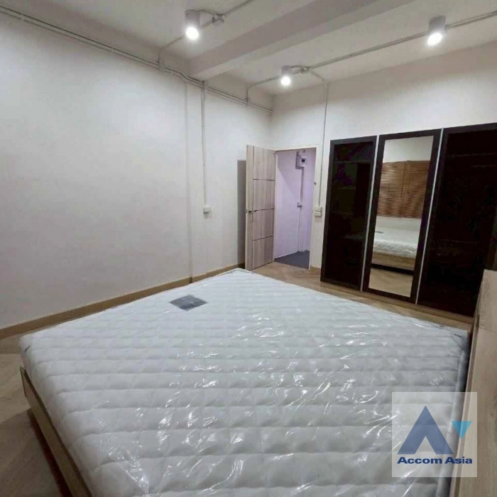 9  3 br Building for rent and sale in Silom ,Bangkok MRT Sam Yan AA44637