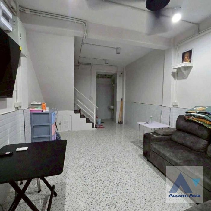 unit 3 Bedrooms  Building For Rent & Sale in Silom, Bangkok  near MRT Sam Yan (AA44637)