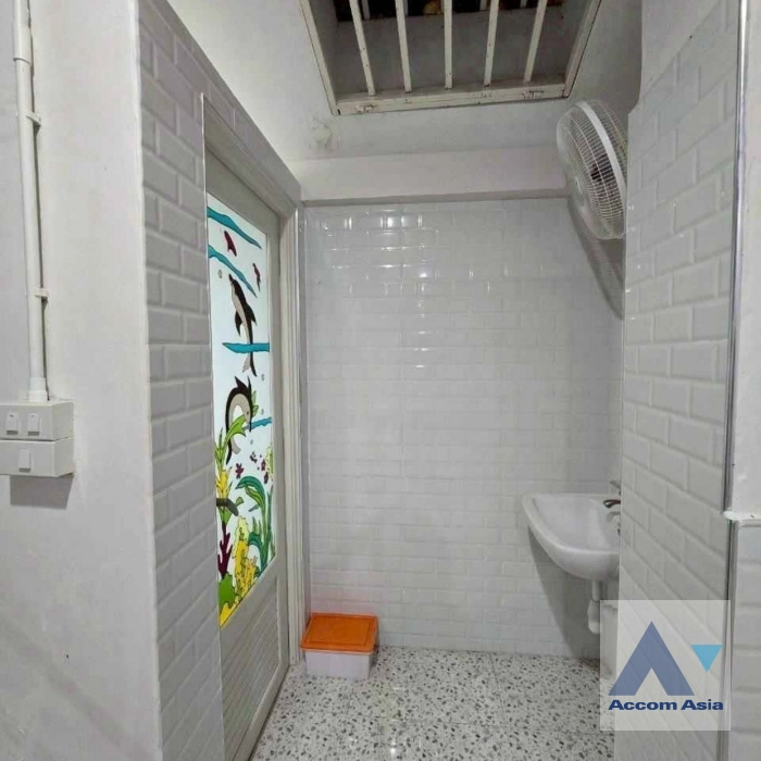 11  3 br Building for rent and sale in Silom ,Bangkok MRT Sam Yan AA44637