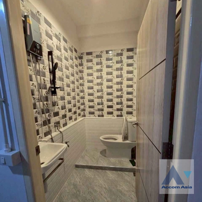 12  3 br Building for rent and sale in Silom ,Bangkok MRT Sam Yan AA44637