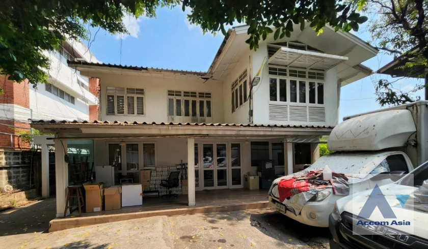 unit 6 Bedrooms  House For Rent in Phaholyothin, Bangkok  near BTS Ari (AA44638)