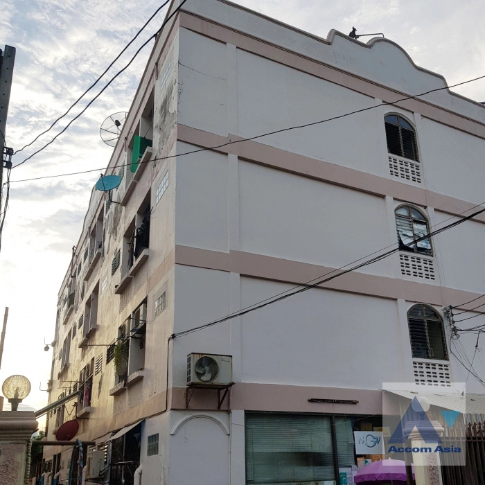 unit Building For Sale in Lat Phrao, Bangkok  (AA44642)