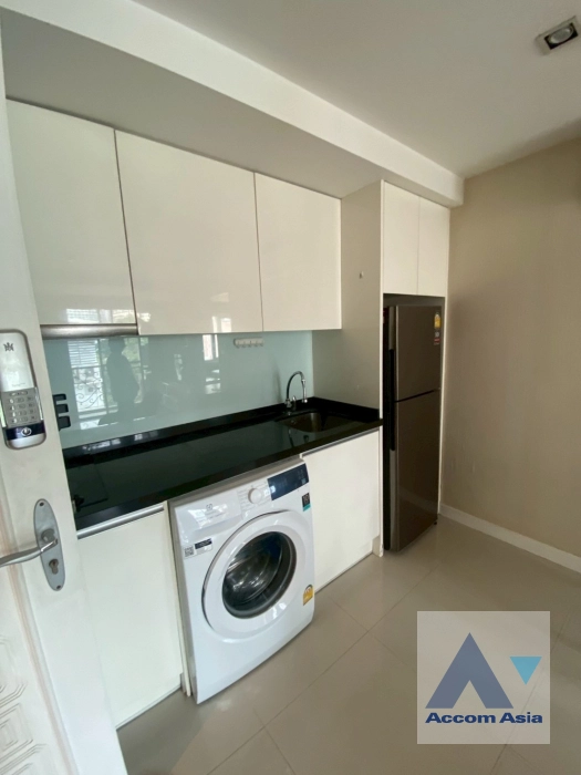 unit 1 Bedroom  Condominium For Rent & Sale in Sukhumvit, Bangkok  near BTS Ekkamai (AA44643)