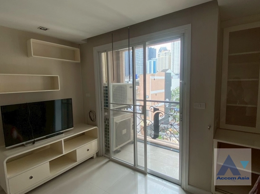 unit 1 Bedroom  Condominium For Rent & Sale in Sukhumvit, Bangkok  near BTS Ekkamai (AA44643)