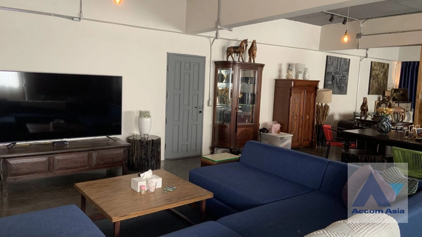 unit 1 Bedroom  Condominium For Rent & Sale in Bang Na, Bangkok  (AA44644)