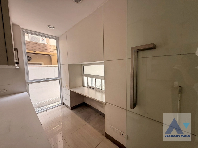 17  House for rent and sale in Sukhumvit ,Bangkok  AA44653