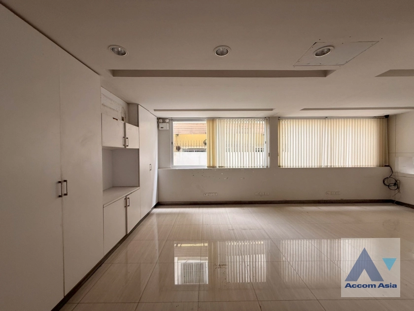 20  House for rent and sale in Sukhumvit ,Bangkok  AA44653
