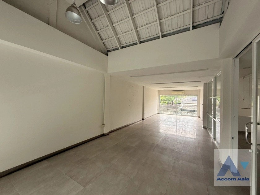 13  House for rent and sale in Sukhumvit ,Bangkok  AA44653