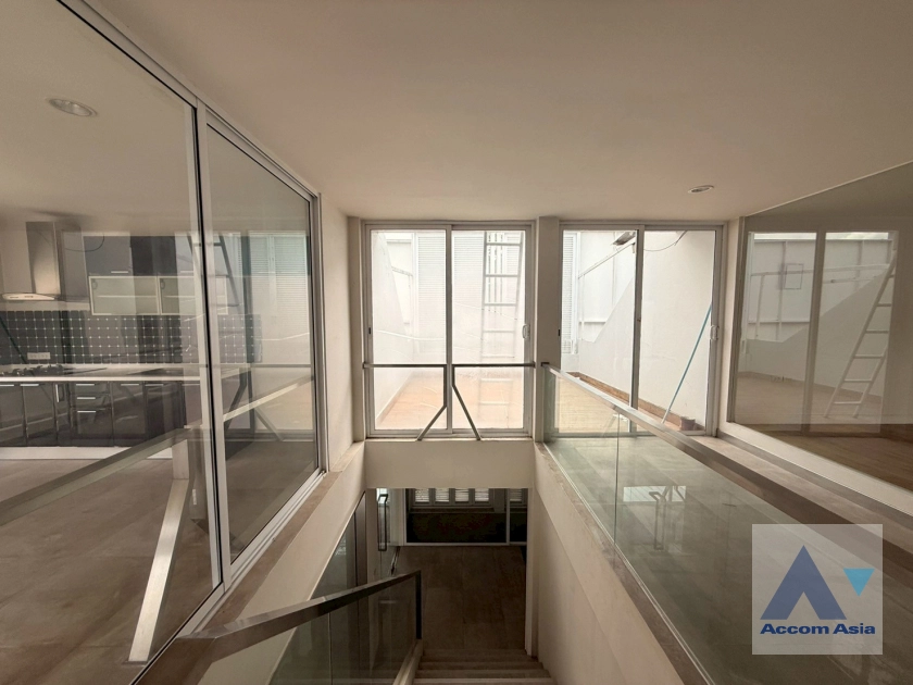 10  House for rent and sale in Sukhumvit ,Bangkok  AA44653