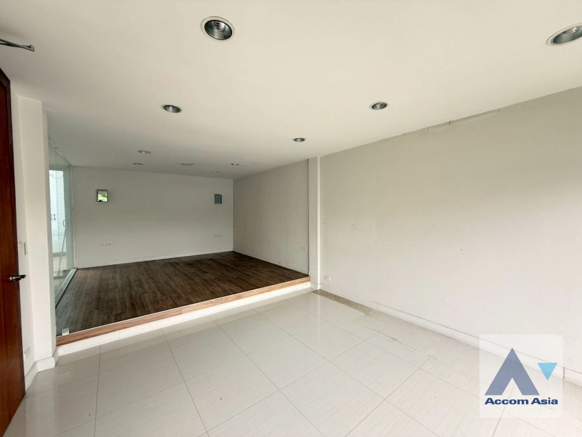 25  House for rent and sale in Sukhumvit ,Bangkok  AA44653