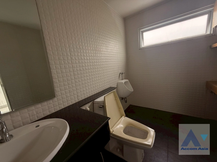 28  House for rent and sale in Sukhumvit ,Bangkok  AA44653