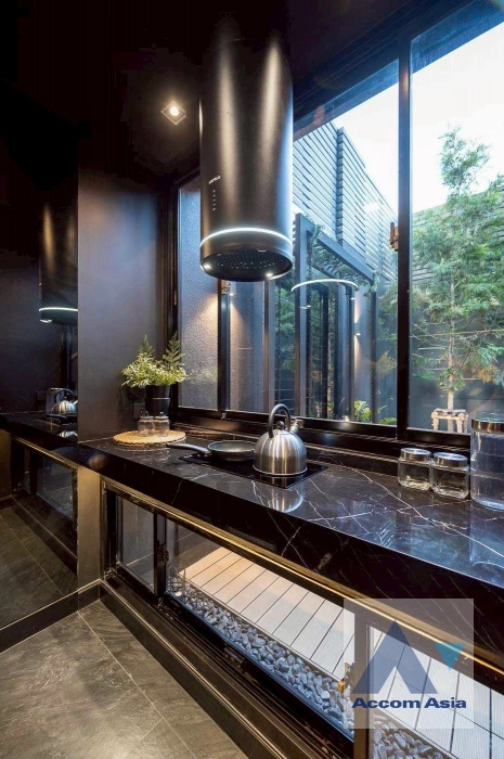 unit 3 Bedrooms  House For Rent & Sale in Ratchadaphisek, Bangkok  near MRT Ratchadaphisek (AA44673)