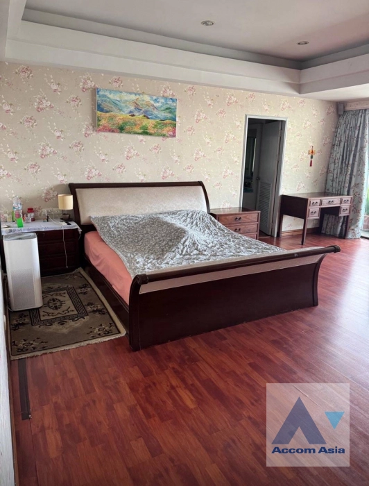 7  4 br Condominium For Sale in Sukhumvit ,Bangkok BTS Ekkamai at Oriental Tower AA44674