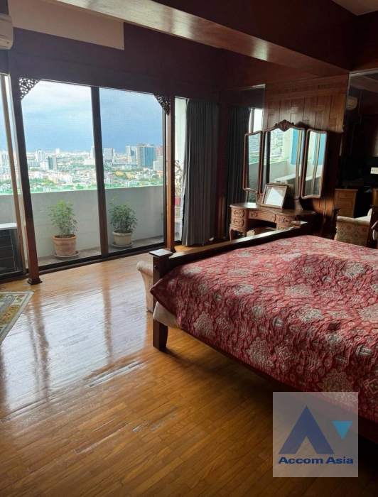 8  4 br Condominium For Sale in Sukhumvit ,Bangkok BTS Ekkamai at Oriental Tower AA44674