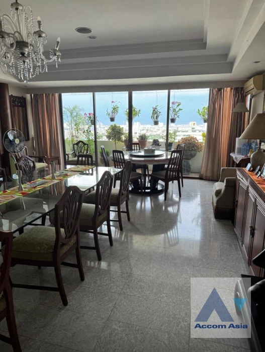  1  4 br Condominium For Sale in Sukhumvit ,Bangkok BTS Ekkamai at Oriental Tower AA44674