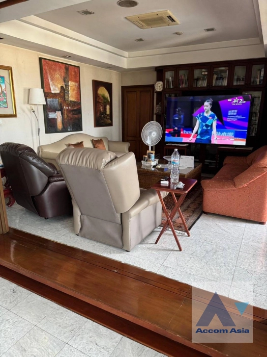 4  4 br Condominium For Sale in Sukhumvit ,Bangkok BTS Ekkamai at Oriental Tower AA44674