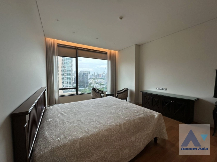 16  1 br Condominium For Rent in Ploenchit ,Bangkok BTS Chitlom at Sindhorn Residence AA44681
