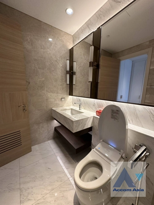 21  1 br Condominium For Rent in Ploenchit ,Bangkok BTS Chitlom at Sindhorn Residence AA44681