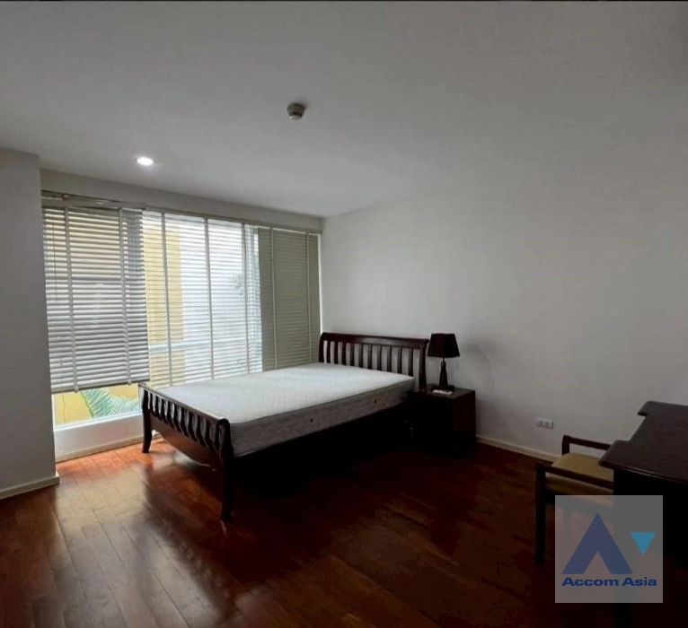 unit 2 Bedrooms  Condominium For Sale in Sukhumvit, Bangkok  near BTS Nana (AA44684)