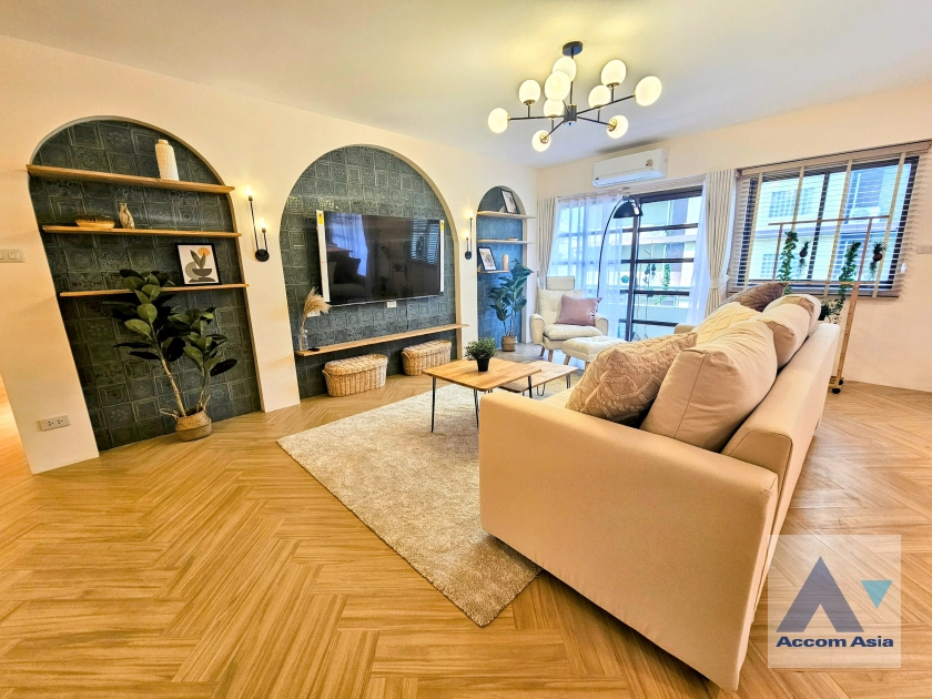  1  3 br Condominium For Rent in Sukhumvit ,Bangkok BTS Nana at Saranjai mansion AA44685