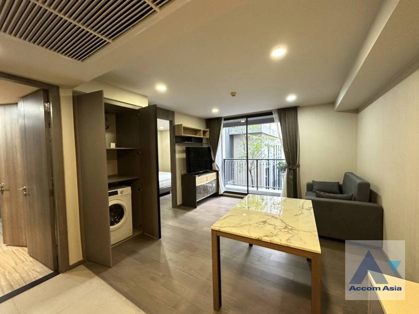 unit 1 Bedroom  Condominium For Rent in Ploenchit, Bangkok  near BTS Ratchadamri - MRT Silom (AA44690)