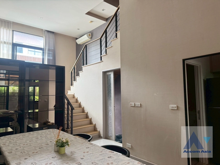 unit 3 Bedrooms  Townhouse For Rent & Sale in Pattanakarn, Bangkok  near ARL Ramkhamhaeng (AA44695)